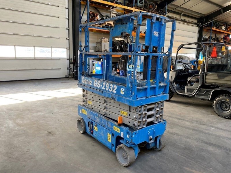 Genie GS 1932 Elektrische Schaarhoogwerker 7.8 meter werkhoogte 304 uur ! - Plataforma de tijeras: foto 2 Genie GS 1932 Elektrische Schaarhoogwerker 7.8 meter werkhoogte 304 uur ! - Plataforma de tijeras: foto 2