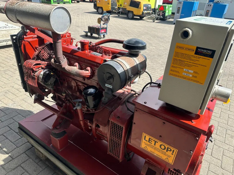 Iveco 8041 I 06.55 Leroy Somer 45 KVA noodstroom generatorset as New ! 104 hours - Generador industriale: foto 4 Iveco 8041 I 06.55 Leroy Somer 45 KVA noodstroom generatorset as New ! 104 hours - Generador industriale: foto 4