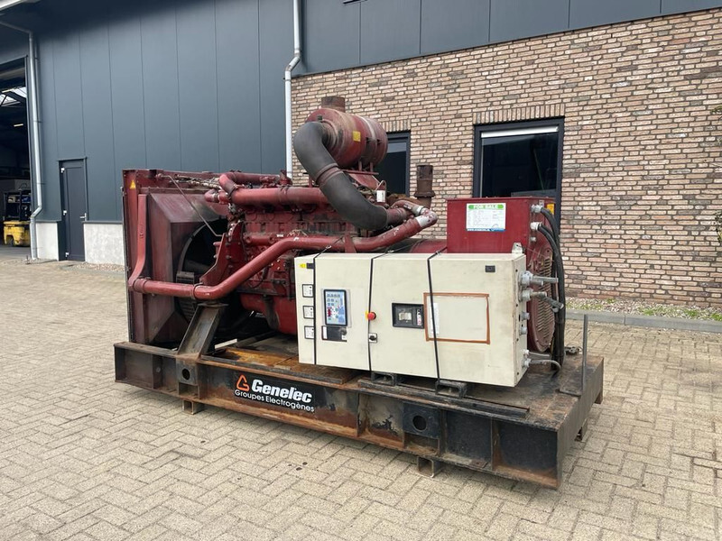Iveco 8210 DRI 26 Marelli 300 kVA generatorset - Generador industriale: foto 4 Iveco 8210 DRI 26 Marelli 300 kVA generatorset - Generador industriale: foto 4