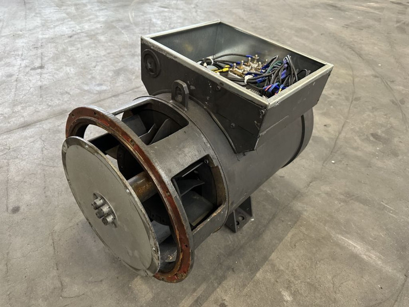 MECC ALTE SPA ECP32 2S4 Generatordeel 35 kVA Alternator as New ! 2018 overstock ! - Generador industriale: foto 4 MECC ALTE SPA ECP32 2S4 Generatordeel 35 kVA Alternator as New ! 2018 overstock ! - Generador industriale: foto 4
