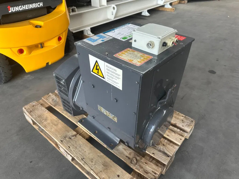 Stamford UC.I224F2 Generatordeel 65 kVA Alternator as New ! - Generador industriale: foto 5 Stamford UC.I224F2 Generatordeel 65 kVA Alternator as New ! - Generador industriale: foto 5