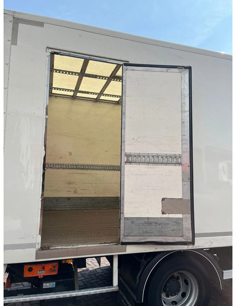 Camión caja cerrada DAF LF 210 FA 12 TN EURO 6: foto 12