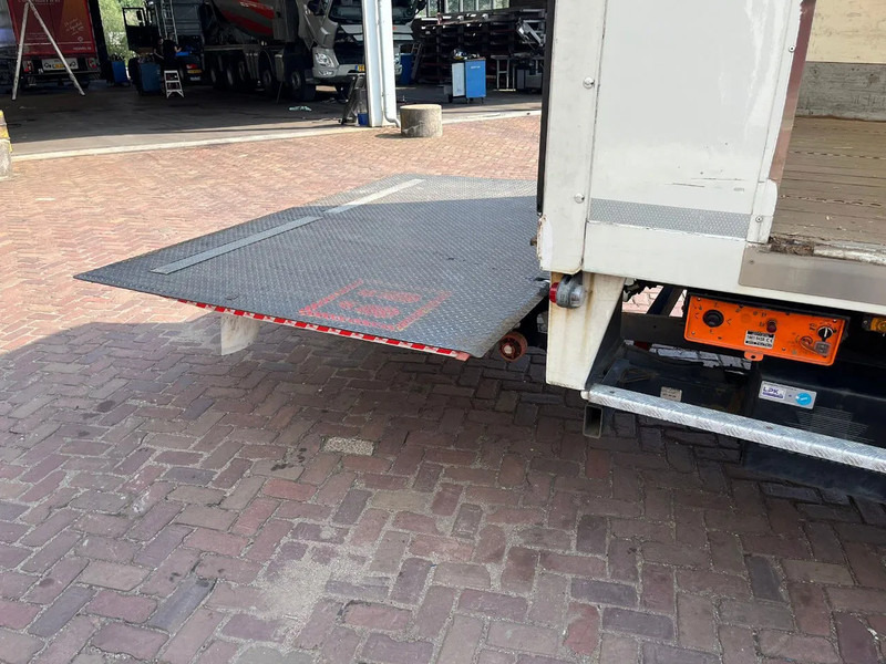 Camión caja cerrada DAF LF 210 FA 12 TN EURO 6: foto 11
