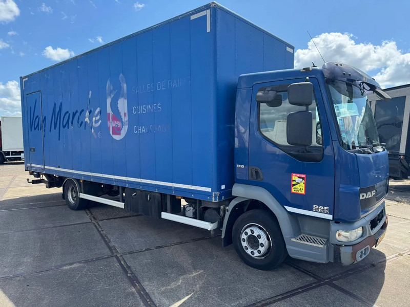 DAF LF 45 .220 - Camión caja cerrada: foto 1 DAF LF 45 .220 - Camión caja cerrada: foto 1