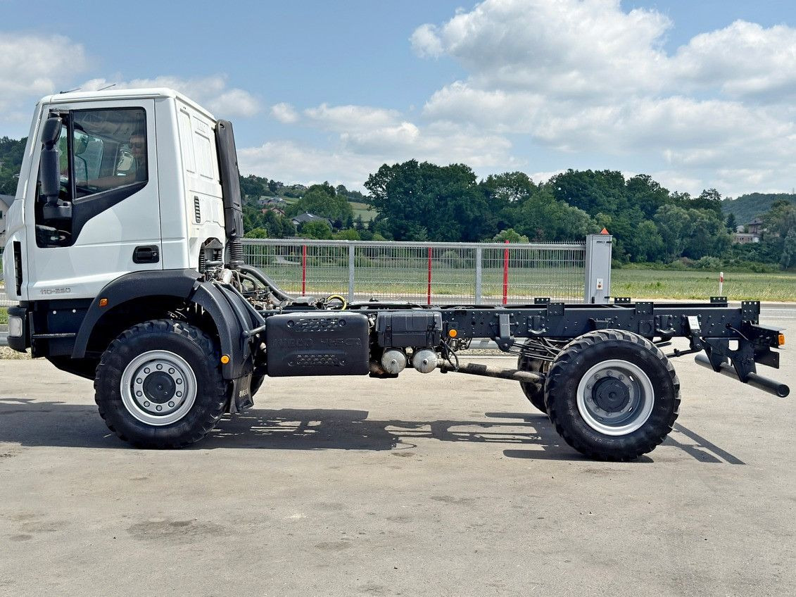 Iveco EUROCARGO 110-250* PLATFORM 4,60 m* 4x4 - Camión chasis: foto 3 Iveco EUROCARGO 110-250* PLATFORM 4,60 m* 4x4 - Camión chasis: foto 3