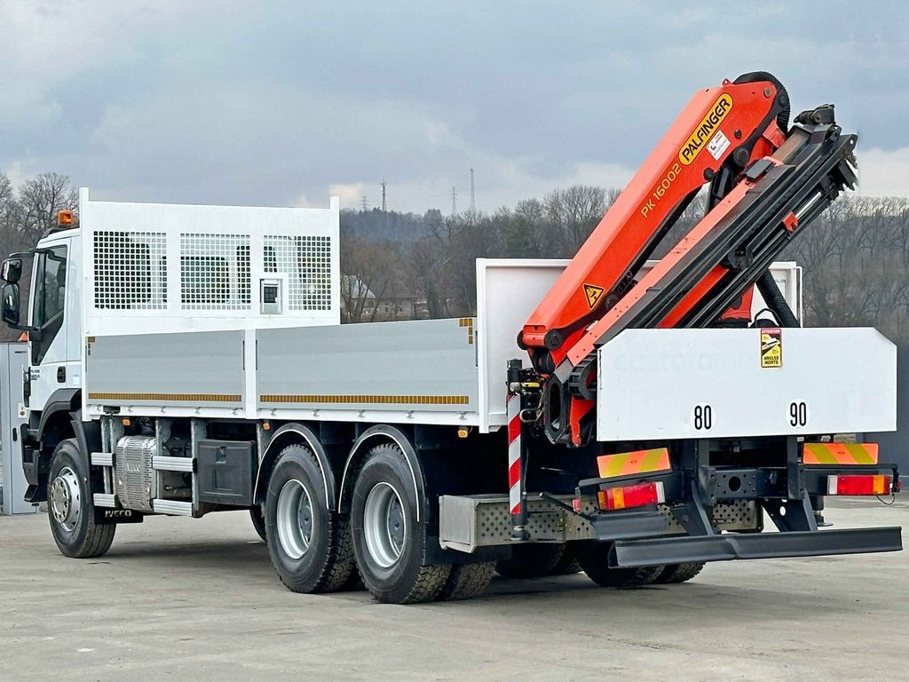 Camión grúa, Camión caja abierta Iveco TRAKKER 360 * PRITSCHE 6,80* PK 16002 B+FUNK*6x4 Iveco TRAKKER 360 * PRITSCHE 6,80* PK 16002 B+FUNK*6x4: foto 6