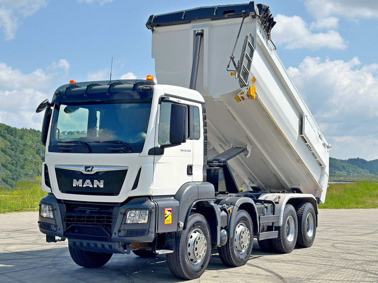 MAN TGS 35.420 KIPPER * 8x4 * TOPZUSTAND - Camión volquete: foto 3 MAN TGS 35.420 KIPPER * 8x4 * TOPZUSTAND - Camión volquete: foto 3