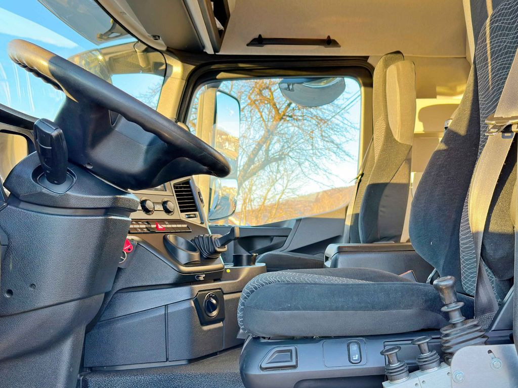 Foto del interior 2: Camión volquete, Camión grúa Mercedes-Benz AROCS 3248 * KIPPER * 8x4 * TOPZUSTAND Mercedes-Benz AROCS 3248 * KIPPER * 8x4 * TOPZUSTAND