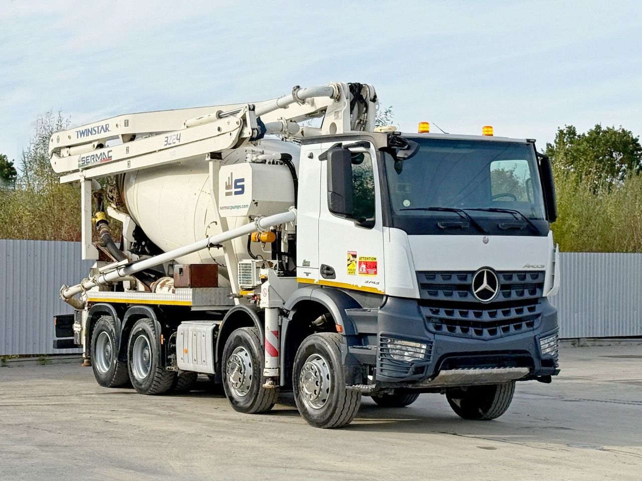 Mercedes-Benz AROCS 3743 * Betonpumpe + FUNK * 8x4 * TOP - Bomba de hormigón: foto 1 Mercedes-Benz AROCS 3743 * Betonpumpe + FUNK * 8x4 * TOP - Bomba de hormigón: foto 1