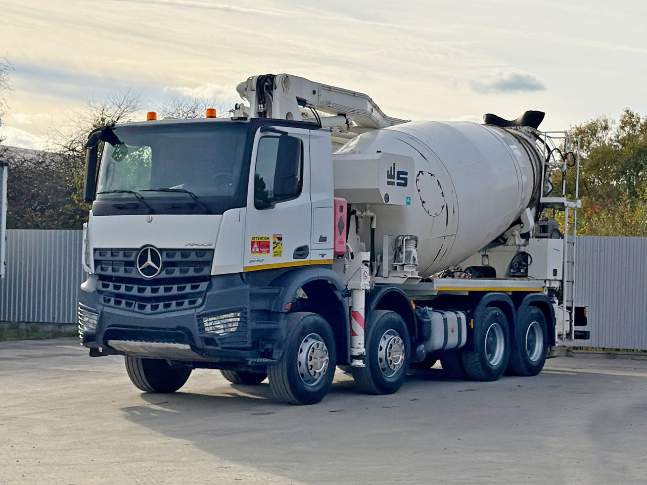 Mercedes-Benz AROCS 3743 * Betonpumpe + FUNK * 8x4 * TOP - Bomba de hormigón: foto 2 Mercedes-Benz AROCS 3743 * Betonpumpe + FUNK * 8x4 * TOP - Bomba de hormigón: foto 2
