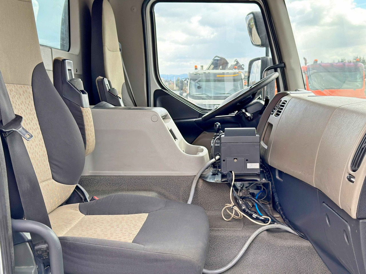 Foto del interior 1: Camión multibasculante, Camión grúa Renault KERAX 460 DXI * ABROLLKIPPER  * EPSILON Q170Z69