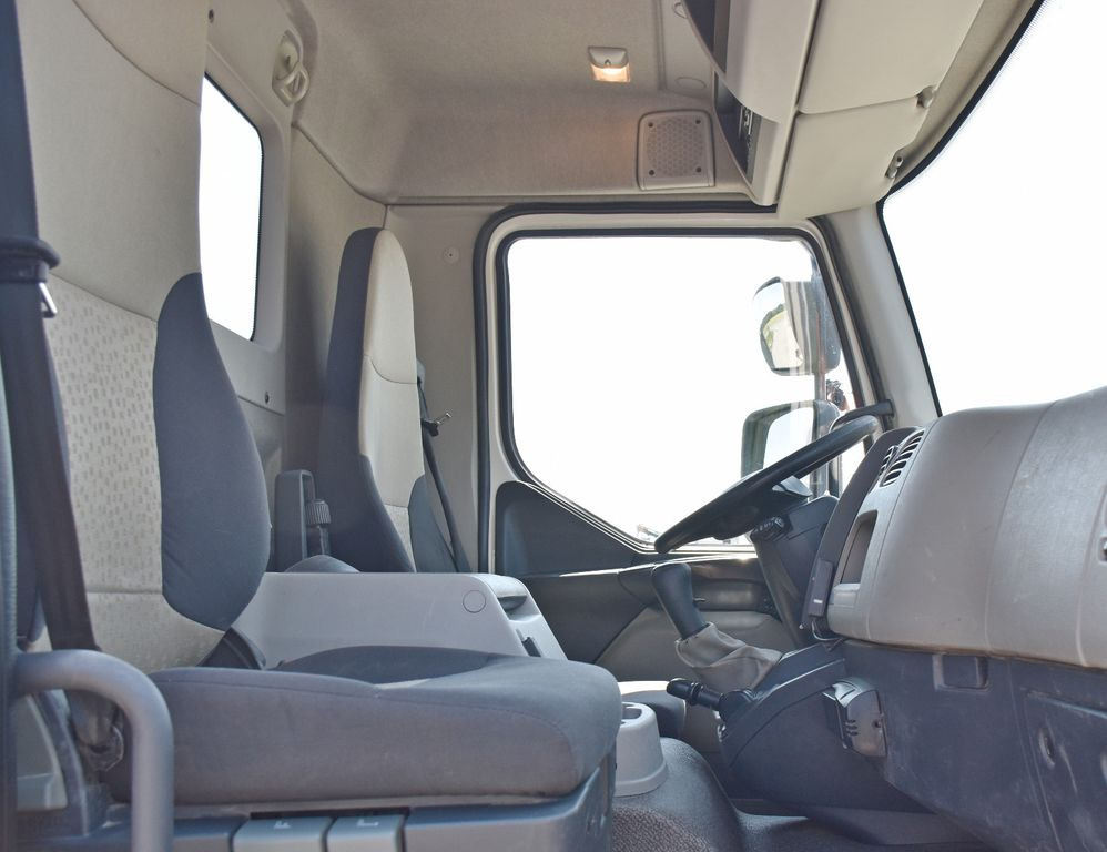 Foto del interior 1: Camión grúa, Camión volquete Renault MIDLUM 300 DXI * FASSI F105A.0.21 + PILOT* TOP Renault MIDLUM 300 DXI * FASSI F105A.0.21 + PILOT* TOP Foto del interior 1: Camión grúa, Camión volquete Renault MIDLUM 300 DXI * FASSI F105A.0.21 + PILOT* TOP Renault MIDLUM 300 DXI * FASSI F105A.0.21 + PILOT* TOP