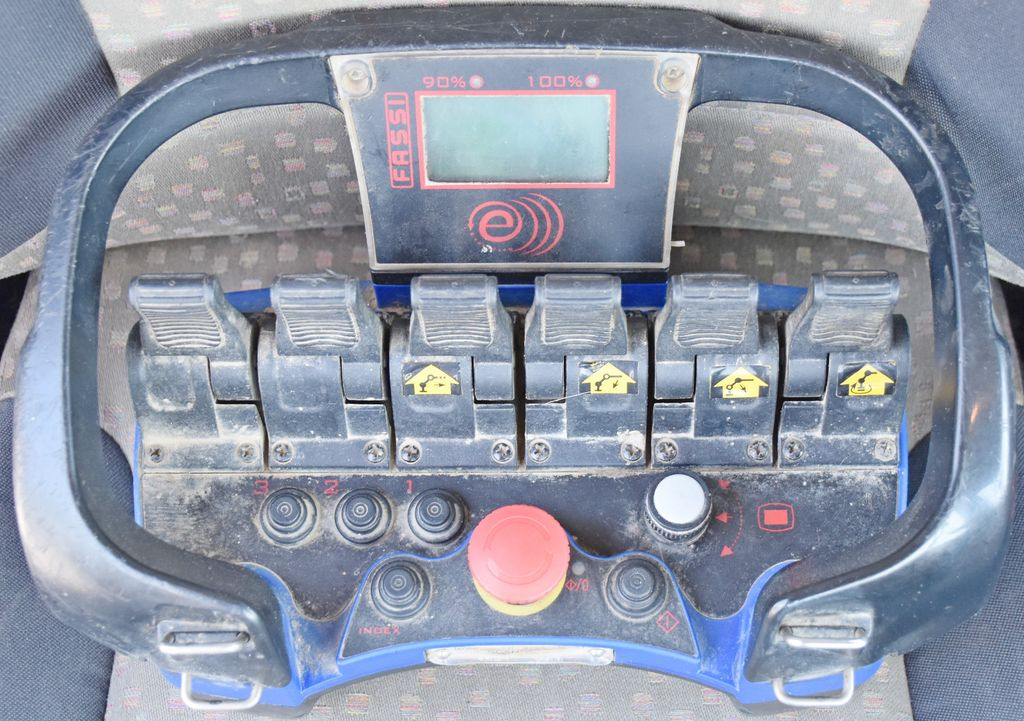 Camión grúa, Camión volquete Renault MIDLUM 300 DXI * FASSI F105A.0.21 + PILOT* TOP Renault MIDLUM 300 DXI * FASSI F105A.0.21 + PILOT* TOP: foto 12 Camión grúa, Camión volquete Renault MIDLUM 300 DXI * FASSI F105A.0.21 + PILOT* TOP Renault MIDLUM 300 DXI * FASSI F105A.0.21 + PILOT* TOP: foto 12