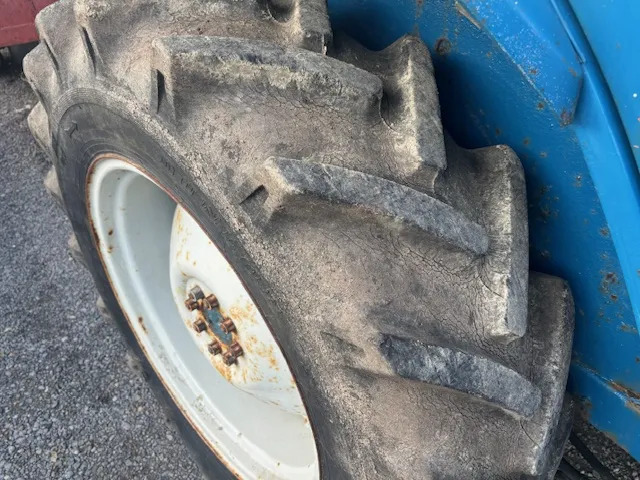 FORD 3600 C/W FRONT LOADER - Tractor: foto 5 FORD 3600 C/W FRONT LOADER - Tractor: foto 5