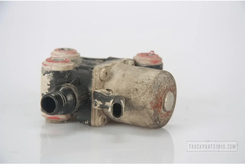 MAN Exhaust System Magneetventiel AdBlue - Silenciador/ Sistema de escape para Camión: foto 2 MAN Exhaust System Magneetventiel AdBlue - Silenciador/ Sistema de escape para Camión: foto 2