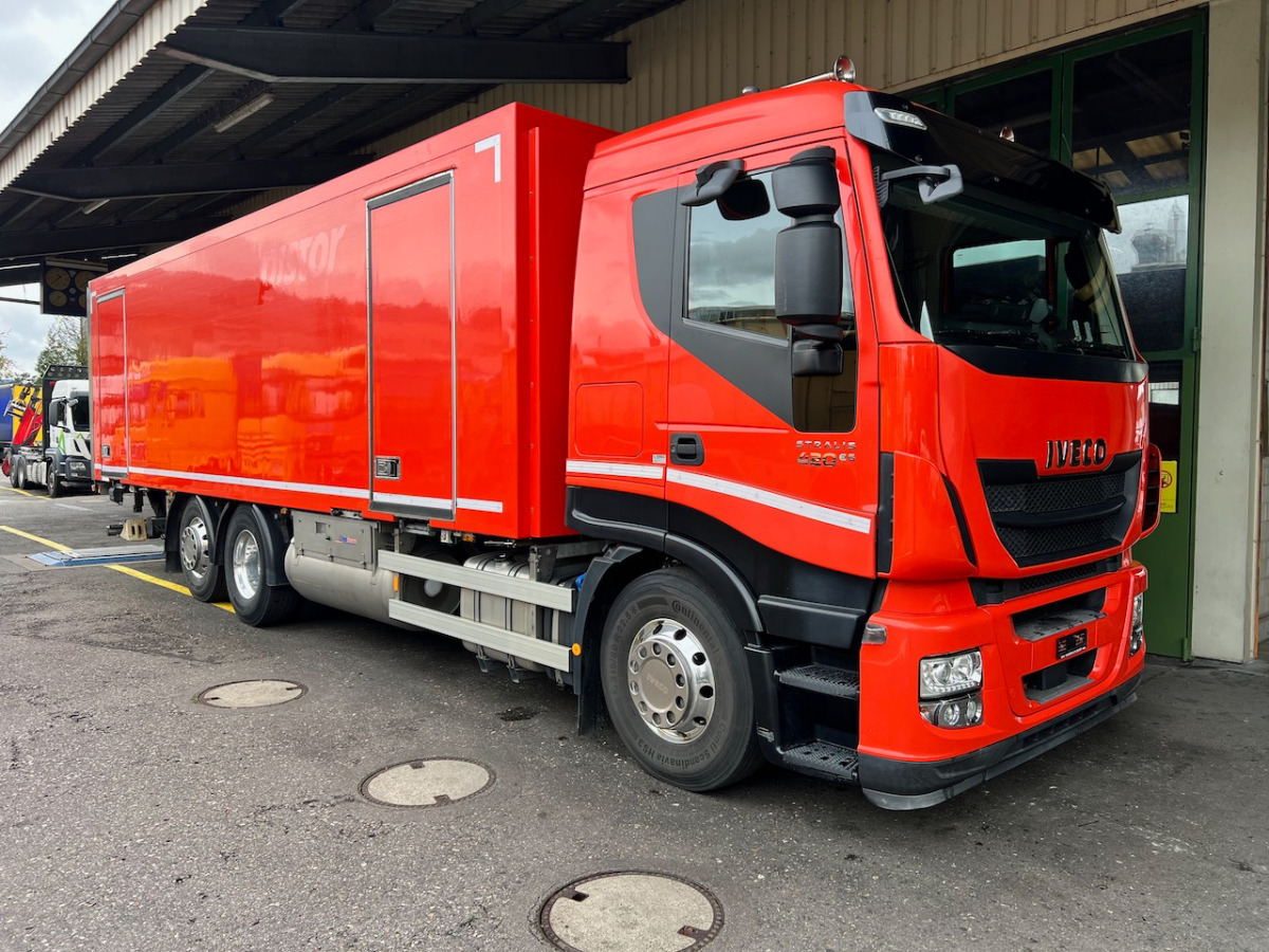 IVECO 260S42 Stralis - Camión caja cerrada: foto 1 IVECO 260S42 Stralis - Camión caja cerrada: foto 1