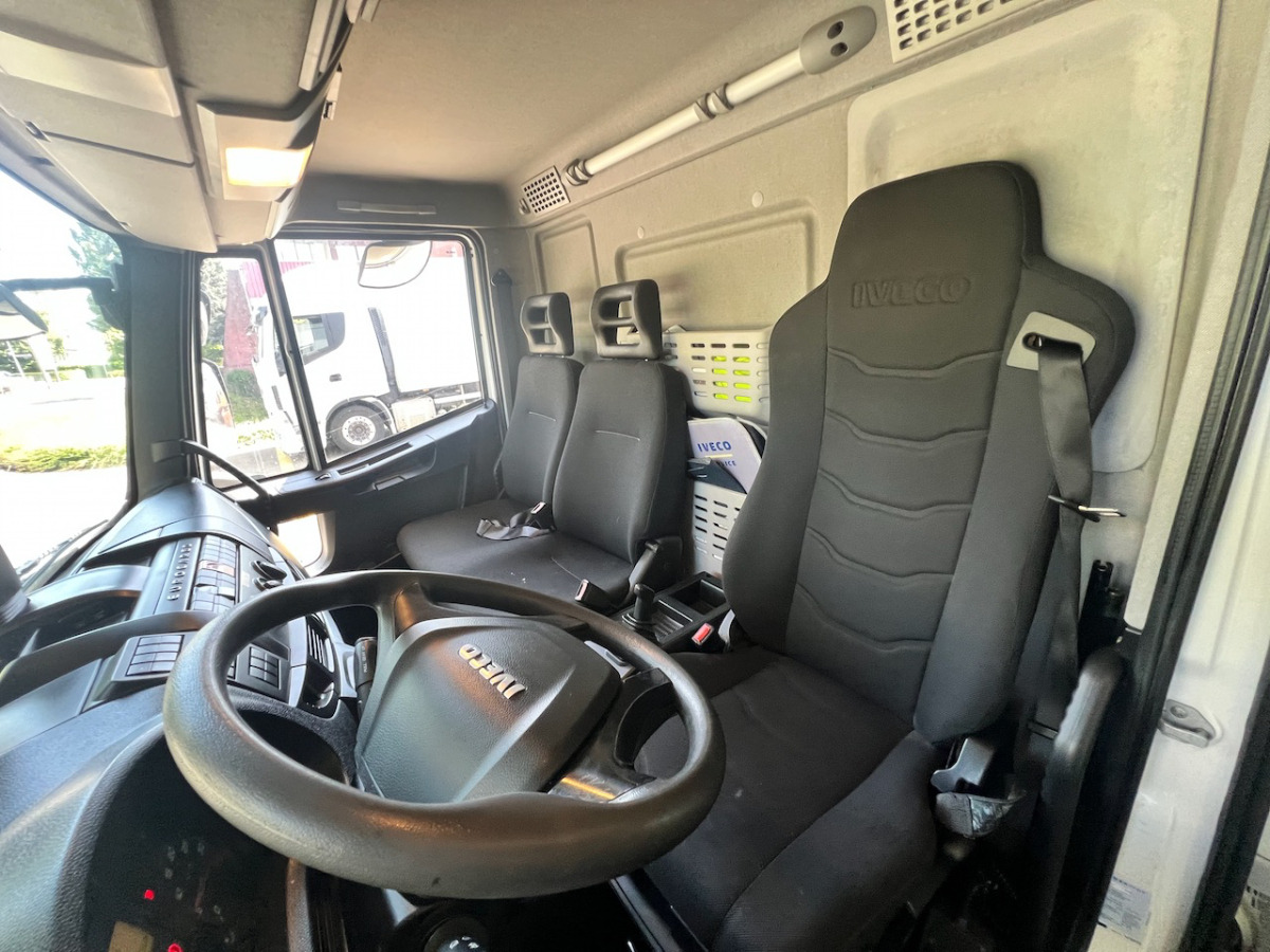 IVECO Eurocargo 120E25 - Camión frigorífico: foto 4 IVECO Eurocargo 120E25 - Camión frigorífico: foto 4