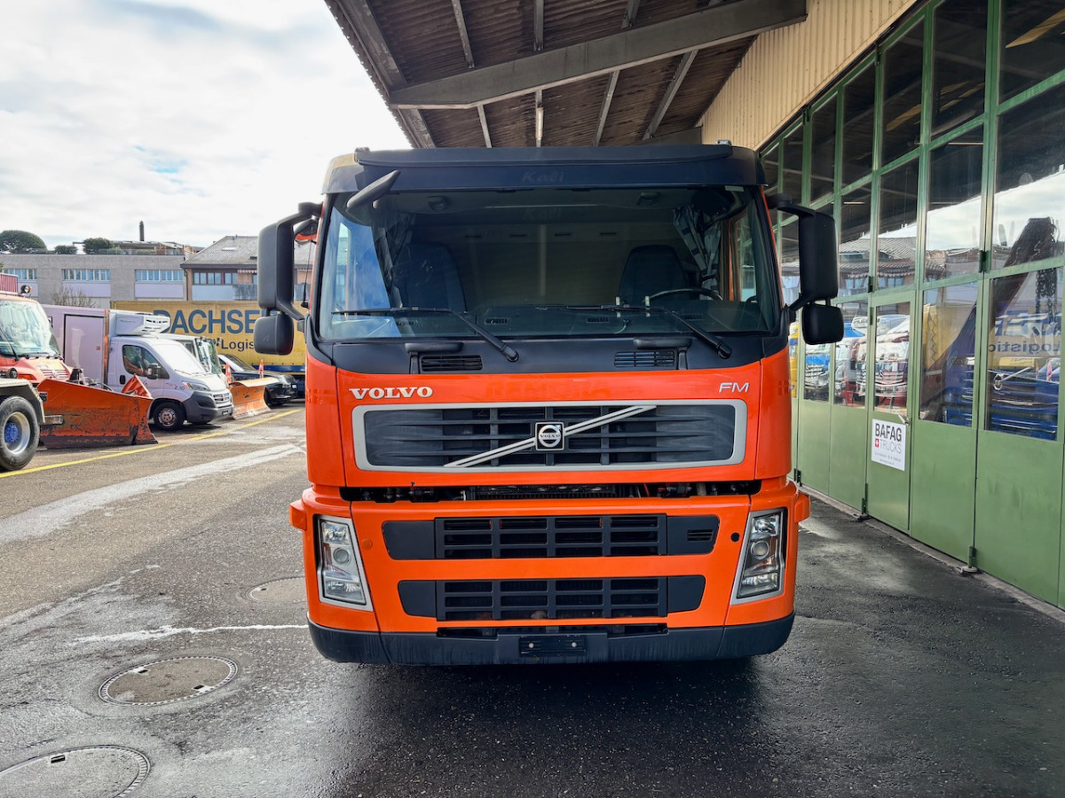 VOLVO FM 400 6x2R - Camión portacontenedor de cadenas: foto 3 VOLVO FM 400 6x2R - Camión portacontenedor de cadenas: foto 3