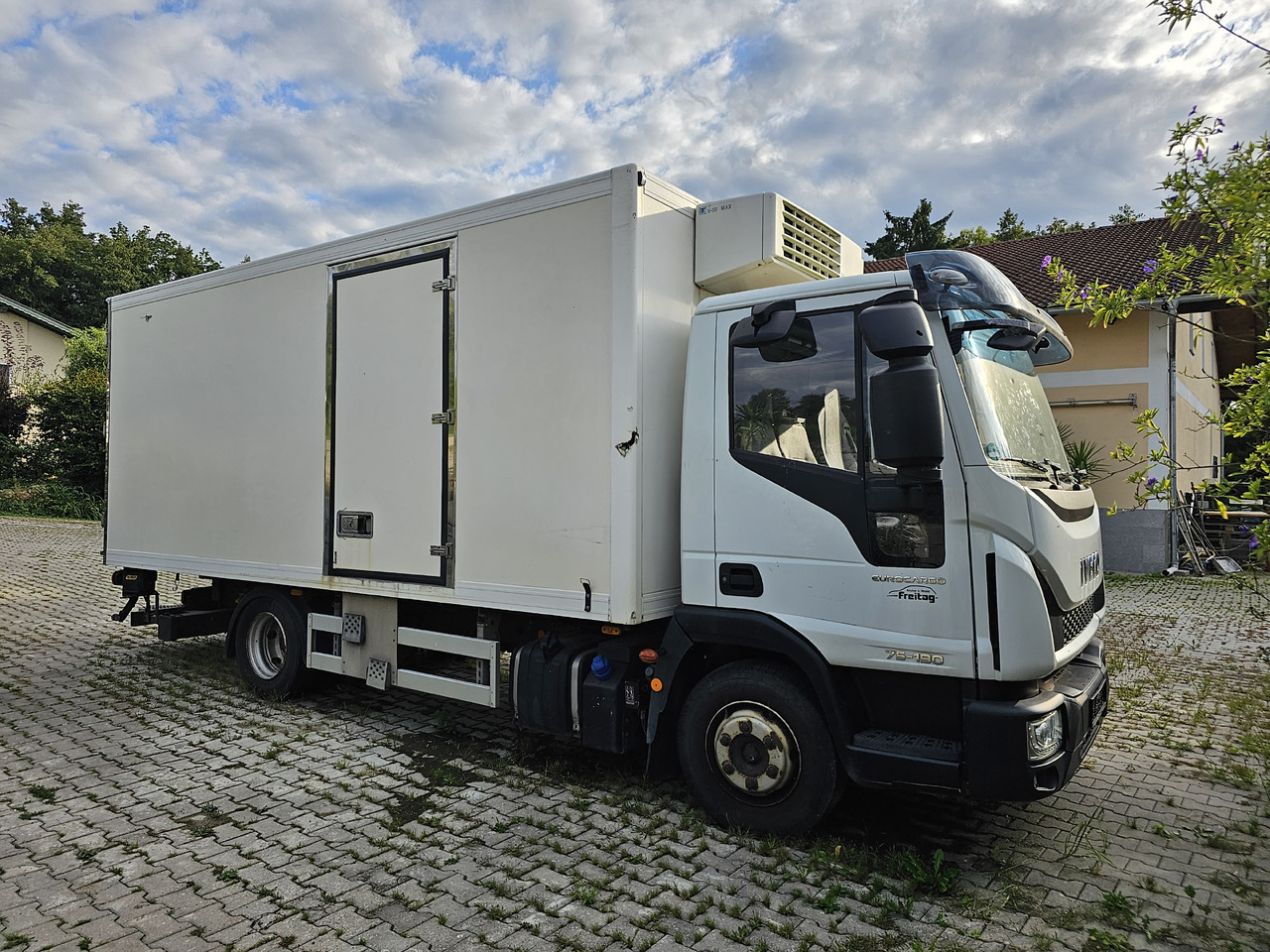 IVECO EUROCARGO 75-190 LBW Palfinger - Camión frigorífico: foto 1 IVECO EUROCARGO 75-190 LBW Palfinger - Camión frigorífico: foto 1