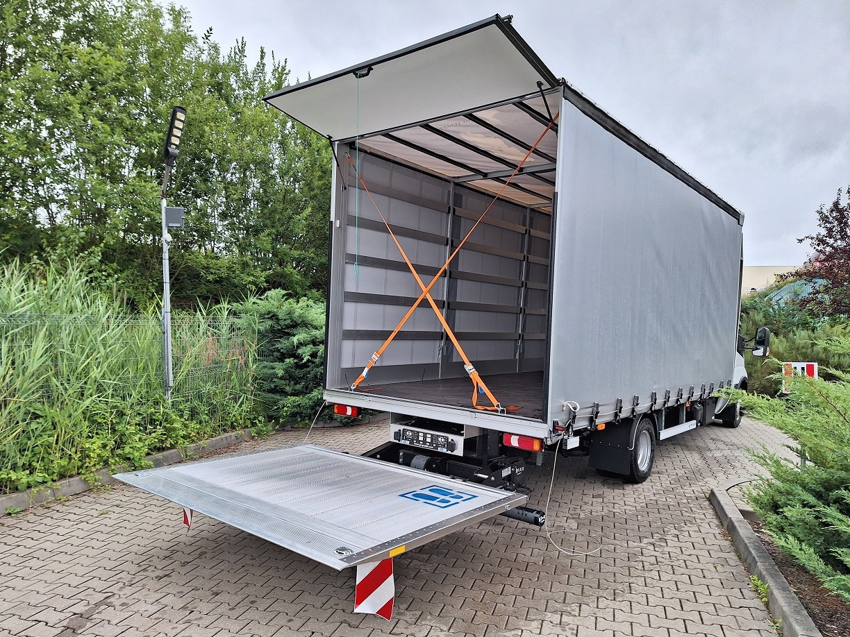 Iveco Daily 70C18 Backsleeper BÄR - Camión lona: foto 5 Iveco Daily 70C18 Backsleeper BÄR - Camión lona: foto 5