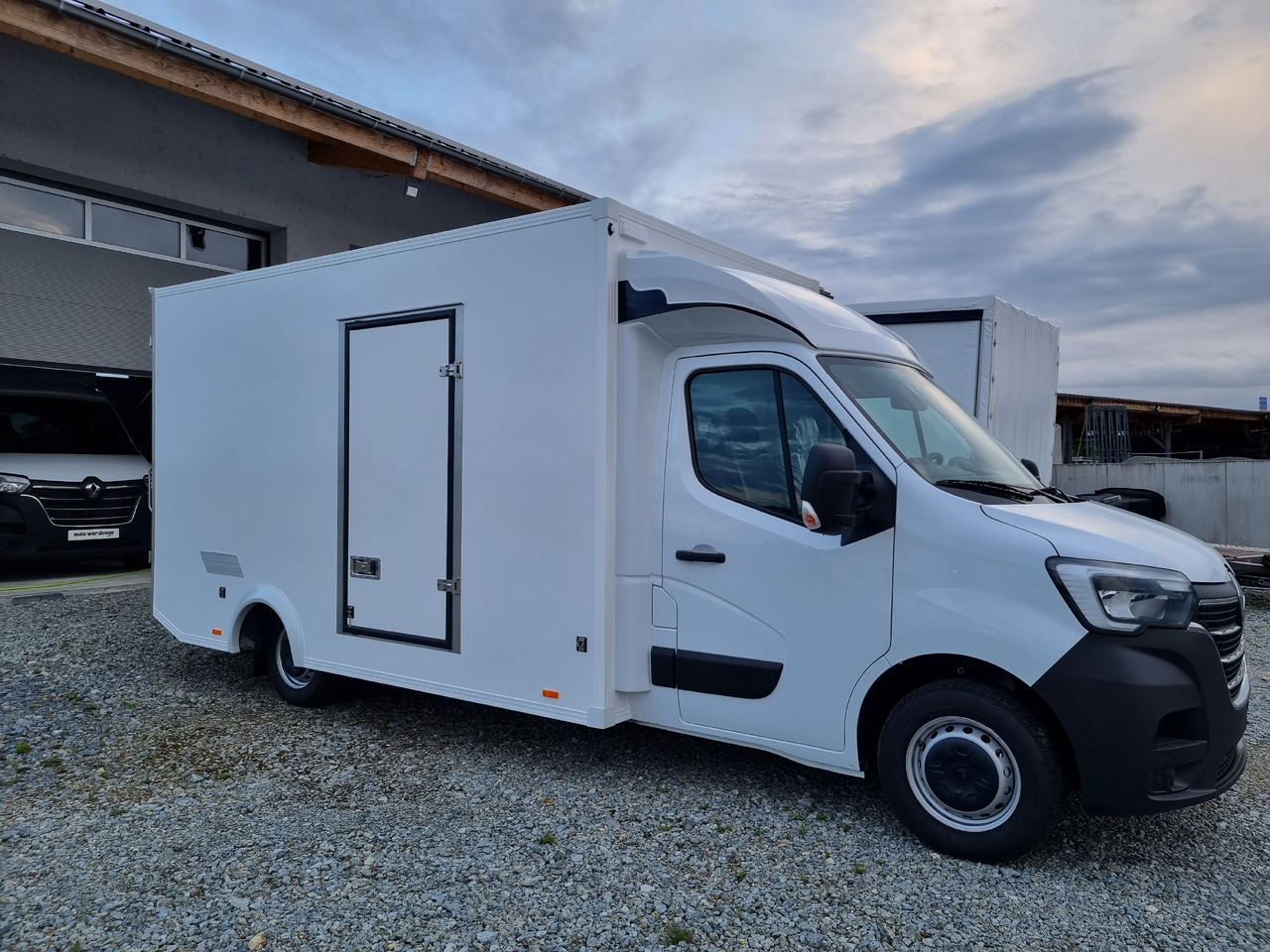 Renault Master 165 Koffer Platform Tiefrahmen - Furgoneta caja cerrada: foto 2 Renault Master 165 Koffer Platform Tiefrahmen - Furgoneta caja cerrada: foto 2