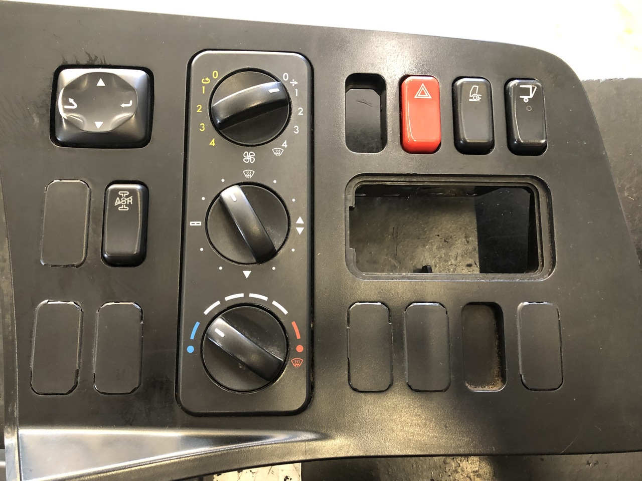 CONTROL UNITS ATEGO EURO 4 ELECTRICAL BASIC MODULE - Unidad de control para Camión: foto 3 CONTROL UNITS ATEGO EURO 4 ELECTRICAL BASIC MODULE - Unidad de control para Camión: foto 3