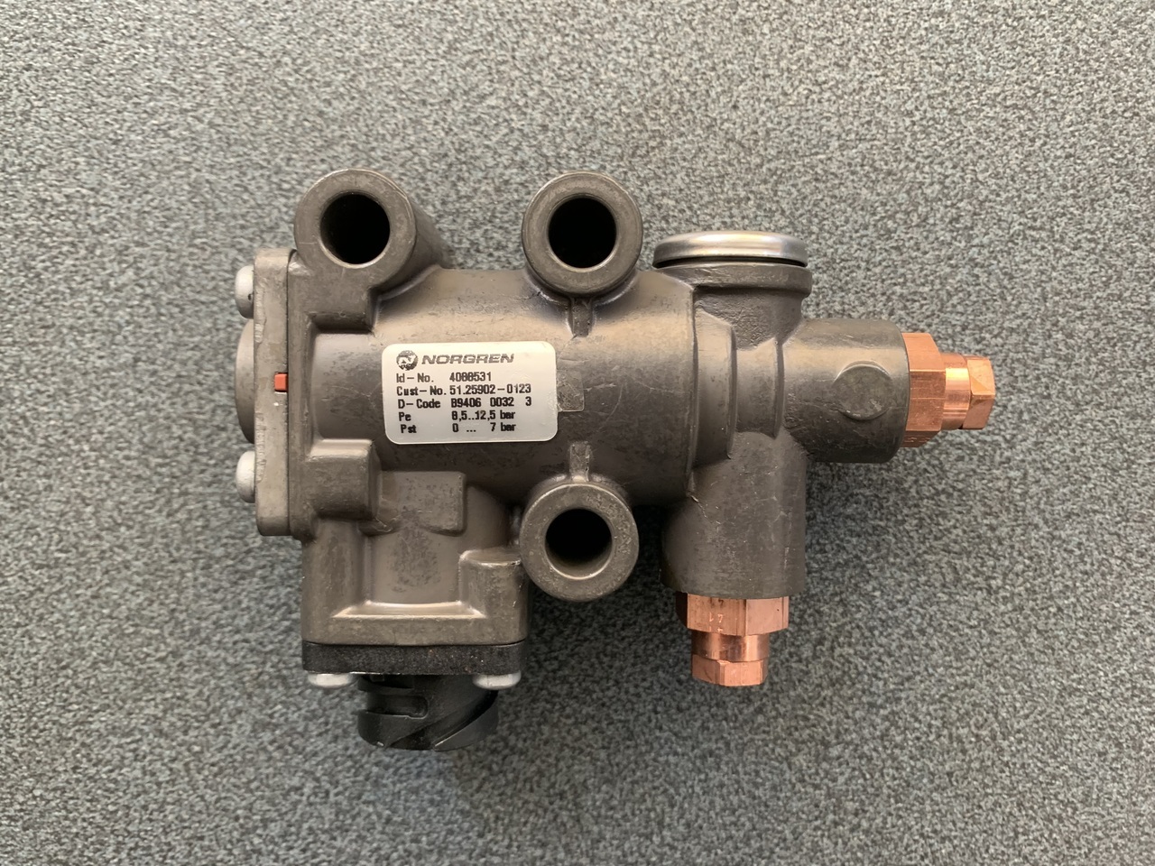 EXHAUST GAS RECIRCULATION CONTROL VALVE MAN TGA - Válvula de freno para Camión: foto 1 EXHAUST GAS RECIRCULATION CONTROL VALVE MAN TGA - Válvula de freno para Camión: foto 1