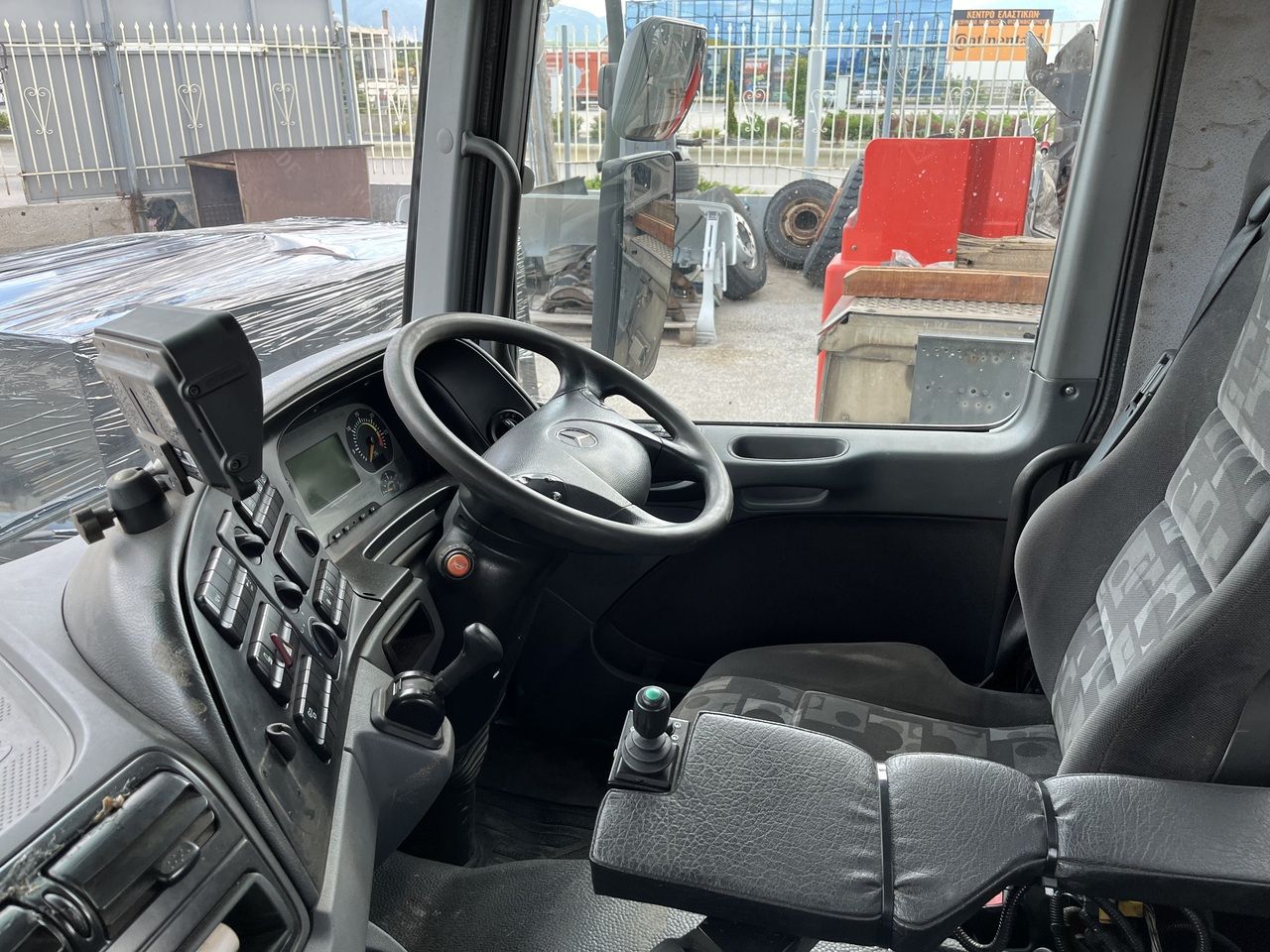 Cabina e interior para Camión SHORT CAB ACTROS MP2 RHD: foto 12 Cabina e interior para Camión SHORT CAB ACTROS MP2 RHD: foto 12