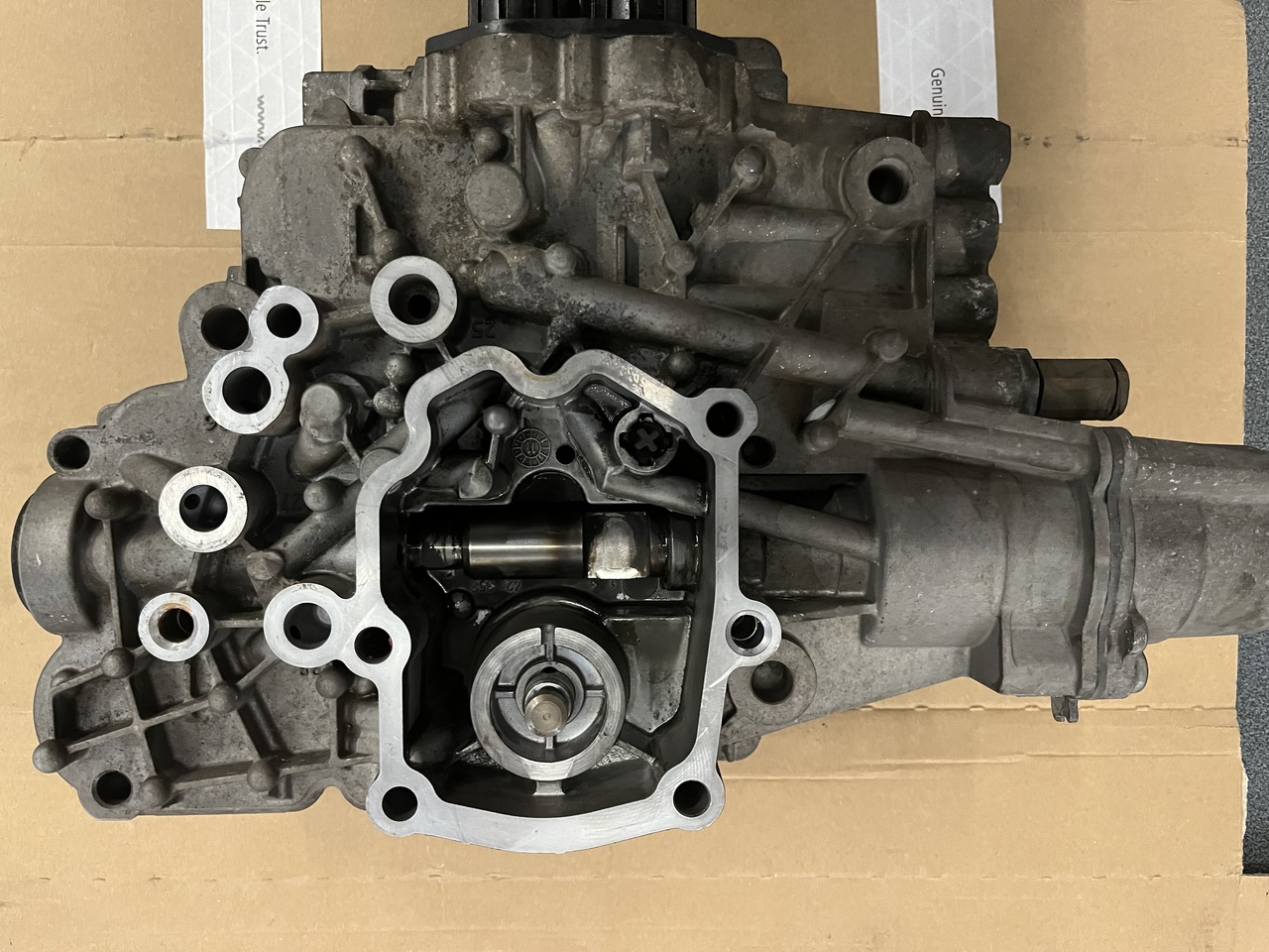 TRANSMISSION POSITIONER SHIFTING CYLINDER WITH CONTROL MODULE G211-12-ACTROS MP4 - Caja de cambios y piezas para Camión: foto 4 TRANSMISSION POSITIONER SHIFTING CYLINDER WITH CONTROL MODULE G211-12-ACTROS MP4 - Caja de cambios y piezas para Camión: foto 4