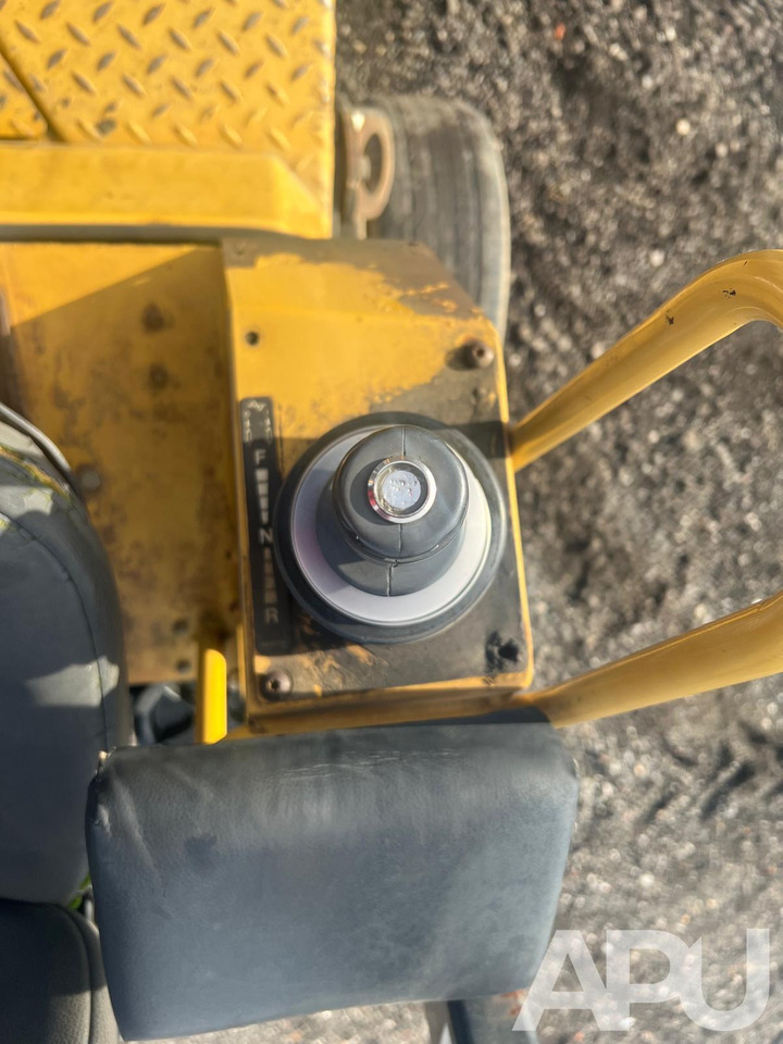 Rodillo CATERPILLAR CB-225E: foto 13 Rodillo CATERPILLAR CB-225E: foto 13