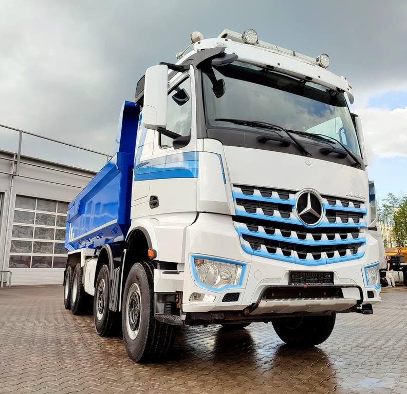 Mercedes-Benz Arocs 4151 - Camión volquete: foto 4 Mercedes-Benz Arocs 4151 - Camión volquete: foto 4