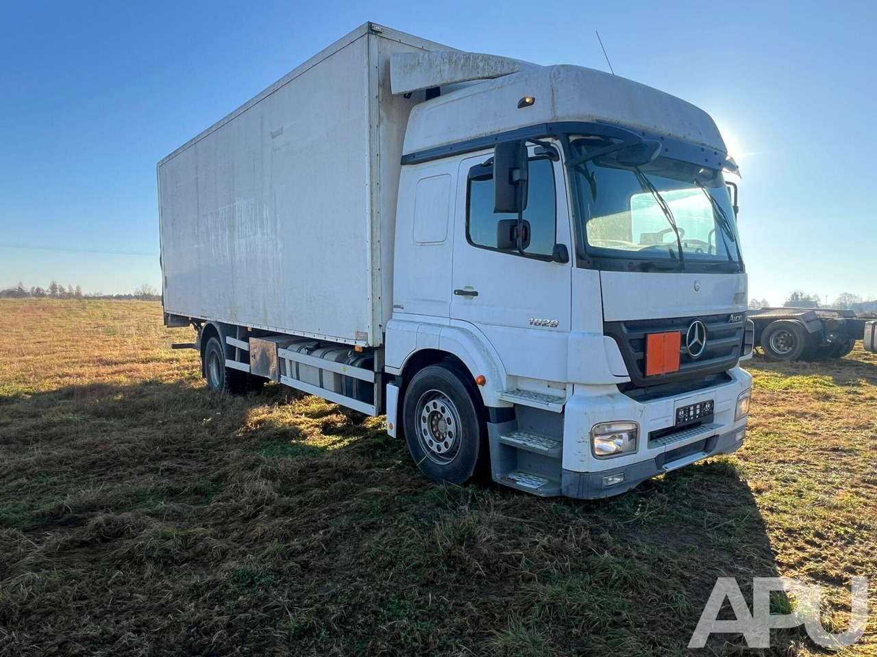 Mercedes-Benz Axor 1829 - Camión caja cerrada: foto 3 Mercedes-Benz Axor 1829 - Camión caja cerrada: foto 3