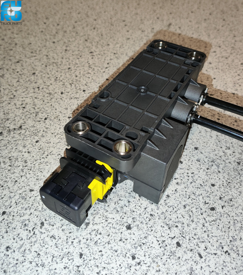 MAN ADBLUE NIVEAUSENSOR OE 81154086123 - Sensor para Camión: foto 3 MAN ADBLUE NIVEAUSENSOR OE 81154086123 - Sensor para Camión: foto 3