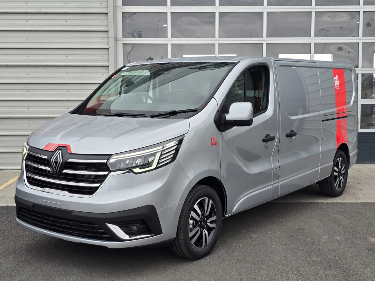 NEW Renault Trafic Exclusive 170BHP/150BHP Auto Highland Silver - Furgón: foto 2 NEW Renault Trafic Exclusive 170BHP/150BHP Auto Highland Silver - Furgón: foto 2