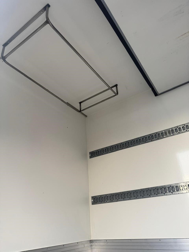 Camión caja cerrada Renault Trucks D 18 Wide 4×2 with Chereau Body: foto 8 Camión caja cerrada Renault Trucks D 18 Wide 4×2 with Chereau Body: foto 8