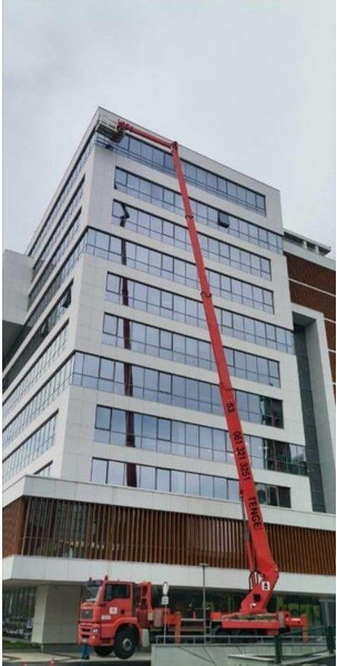 MAN TGA 26.350 6x4 Emelőkosaras 53m - Camión, Camión grúa: foto 4 MAN TGA 26.350 6x4 Emelőkosaras 53m - Camión, Camión grúa: foto 4