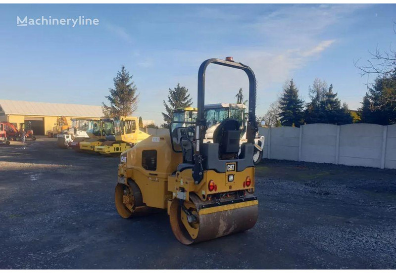 Caterpillar CB 24B road roller - Rodillo: foto 4 Caterpillar CB 24B road roller - Rodillo: foto 4