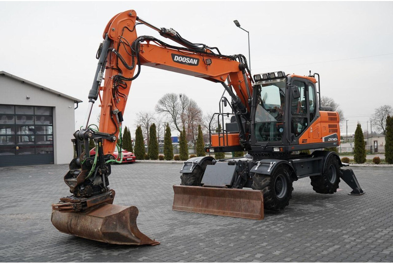 Doosan DX 140W / KOPARKA KOŁOWA / JOYSTICK / POWERTILT OBROTNICA - Excavadora de ruedas: foto 1 Doosan DX 140W / KOPARKA KOŁOWA / JOYSTICK / POWERTILT OBROTNICA - Excavadora de ruedas: foto 1