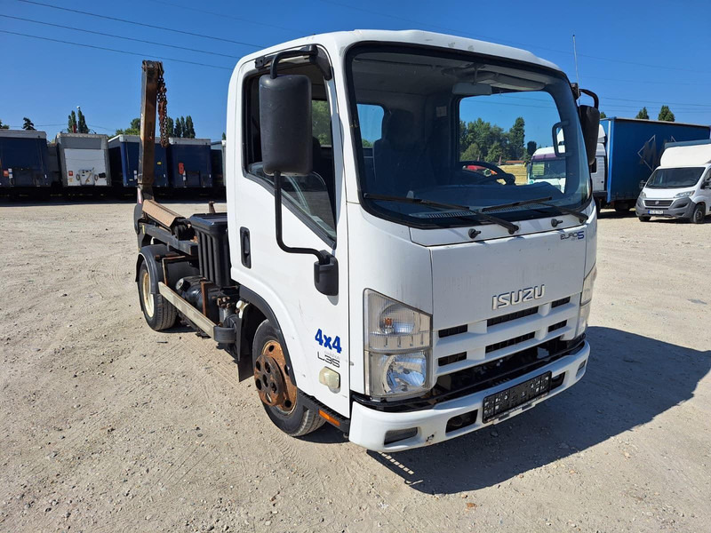 Isuzu 4X4 - container transport - Camión portacontenedor de cadenas: foto 1 Isuzu 4X4 - container transport - Camión portacontenedor de cadenas: foto 1