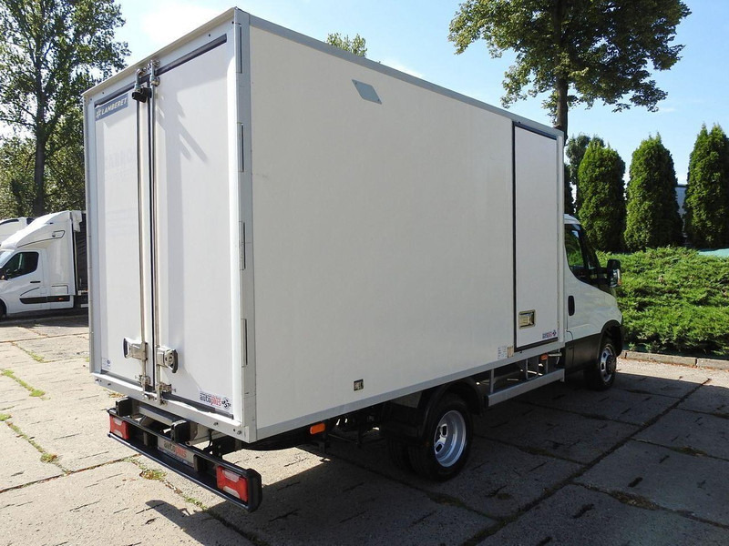 Furgoneta frigorifica Iveco DAILY 35C15 KONTENER CHŁODNIA -12*C ZASILANIE 230V BLIŹNIACZE KO: foto 13 Furgoneta frigorifica Iveco DAILY 35C15 KONTENER CHŁODNIA -12*C ZASILANIE 230V BLIŹNIACZE KO: foto 13