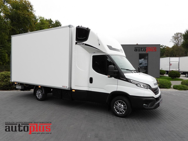 Iveco DAILY 35S18 KONTENER HI-MATIC WINDA 8 PALET TEMPOMAT NAWIGACJA L - Furgoneta caja cerrada: foto 1 Iveco DAILY 35S18 KONTENER HI-MATIC WINDA 8 PALET TEMPOMAT NAWIGACJA L - Furgoneta caja cerrada: foto 1