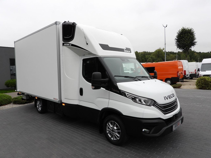 Iveco DAILY 35S18 KONTENER HI-MATIC WINDA 8 PALET TEMPOMAT NAWIGACJA L - Furgoneta caja cerrada: foto 4 Iveco DAILY 35S18 KONTENER HI-MATIC WINDA 8 PALET TEMPOMAT NAWIGACJA L - Furgoneta caja cerrada: foto 4