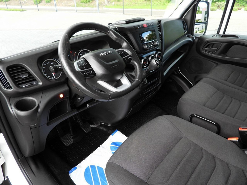 Iveco DAILY 35S18 PLANDEKA WINDA 8 PALET WEBASTO TEMPOMAT KLIMATYZACJA - Furgoneta con lona: foto 2 Iveco DAILY 35S18 PLANDEKA WINDA 8 PALET WEBASTO TEMPOMAT KLIMATYZACJA - Furgoneta con lona: foto 2