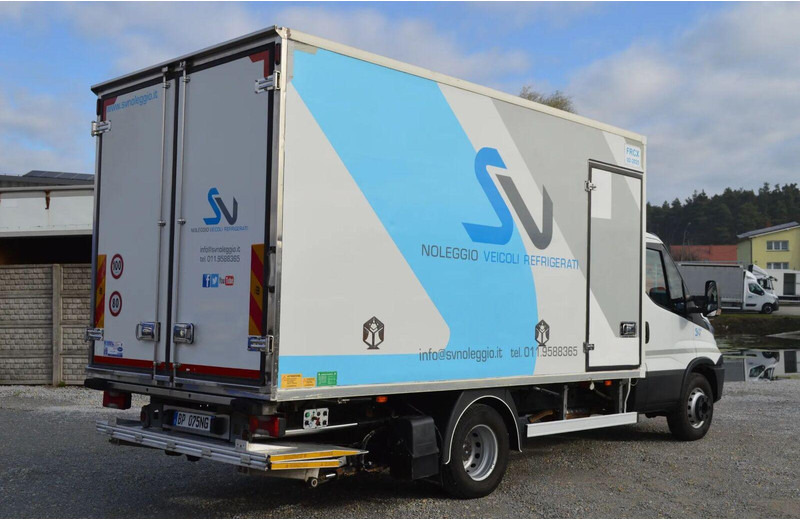 Iveco DAILY 60C15 REFRIGERATOR + SIDE AND REAR DOORS, LIFT FOLDED UNDE - Furgoneta frigorifica: foto 4 Iveco DAILY 60C15 REFRIGERATOR + SIDE AND REAR DOORS, LIFT FOLDED UNDE - Furgoneta frigorifica: foto 4