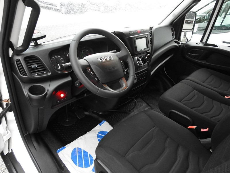 Iveco DAILY 70C17 CHŁODNIA 0*C WINDA 9 PALET ZASILANIE 230V TEMPOMAT K - Furgoneta frigorifica: foto 2 Iveco DAILY 70C17 CHŁODNIA 0*C WINDA 9 PALET ZASILANIE 230V TEMPOMAT K - Furgoneta frigorifica: foto 2