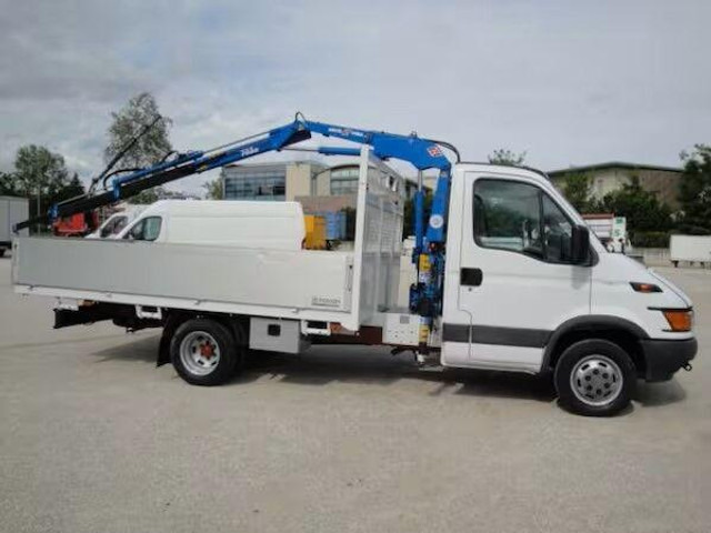 Iveco Daily 35C11 - flatbed+crane - Camión caja abierta, Camión grúa: foto 3 Iveco Daily 35C11 - flatbed+crane - Camión caja abierta, Camión grúa: foto 3