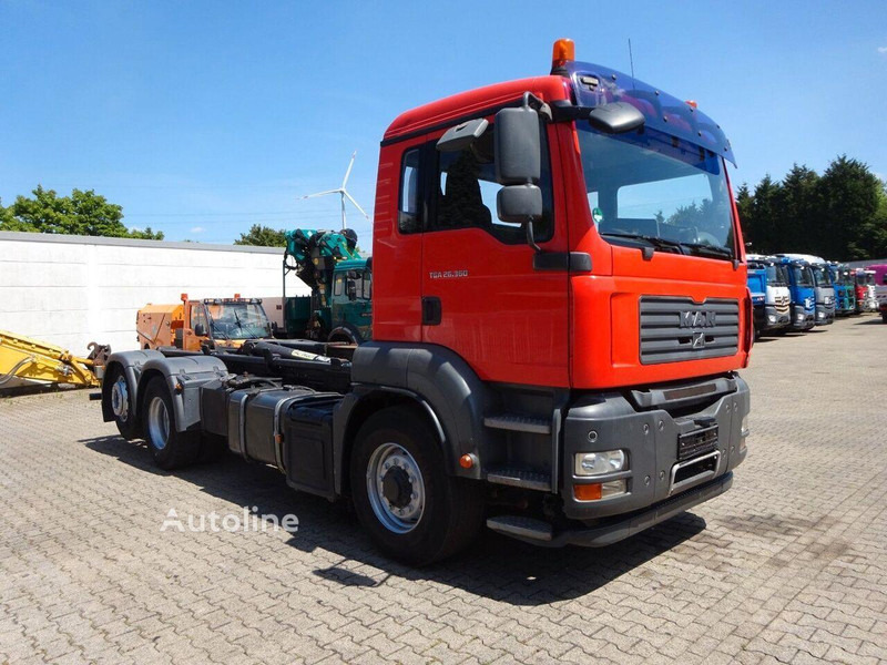 MAN TGA 26.360 - Hook lift truck 6x4 - Camión multibasculante, Camión grúa: foto 4 MAN TGA 26.360 - Hook lift truck 6x4 - Camión multibasculante, Camión grúa: foto 4