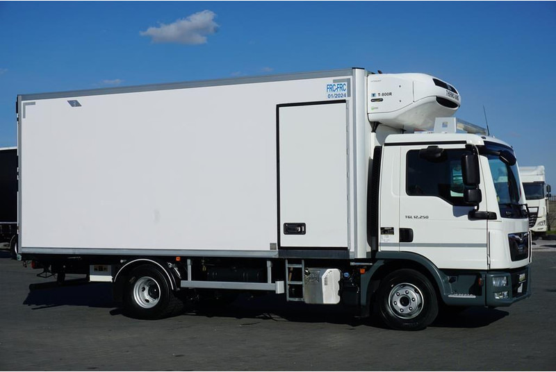 MAN TGL 12.250 / ACC / EURO 6 / CHŁODNIA / 2 KOMOROWA - Camión frigorífico: foto 4 MAN TGL 12.250 / ACC / EURO 6 / CHŁODNIA / 2 KOMOROWA - Camión frigorífico: foto 4