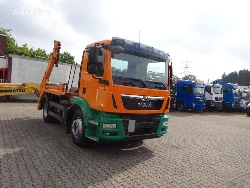 MAN TGM 18.340 Skip loader - Camión portacontenedor de cadenas: foto 4 MAN TGM 18.340 Skip loader - Camión portacontenedor de cadenas: foto 4