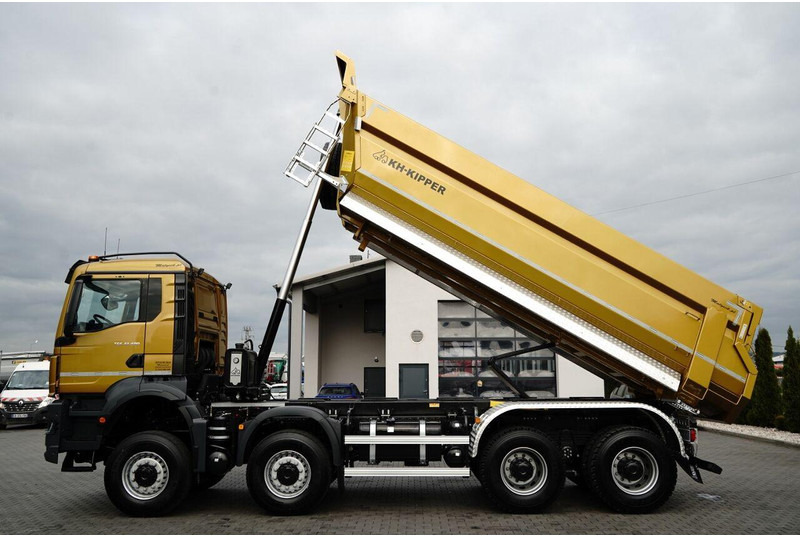 MAN TGS 41.480 / 8X8 / WYWROTKA / AUTOMAT / FABRYCZNIE NOWY / BOGATE - Camión volquete: foto 2 MAN TGS 41.480 / 8X8 / WYWROTKA / AUTOMAT / FABRYCZNIE NOWY / BOGATE - Camión volquete: foto 2